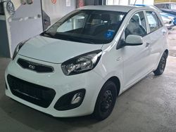 Weiß Gebraucht 2014 Kia Picanto FIFA World Cup Edition Kleinwagen | 6.291 € (Guter Preis)