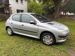 Silber Gebraucht 2002 Peugeot 206 Kleinwagen | 1.900 € (Etwas zu teuer)