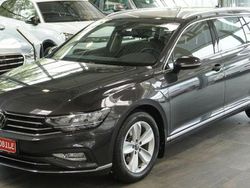 Grau Gebraucht 2024 VW Passat Elegance Kombi | 35.491 € (Guter Preis)