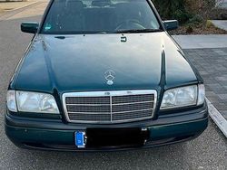 Grün Gebraucht 1997 Mercedes C200 Limousine | 2.100 € (Guter Preis)