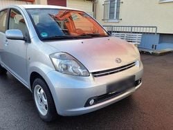 Silber Gebraucht 2006 Daihatsu Sirion Kleinwagen | 1.700 € (Guter Preis)