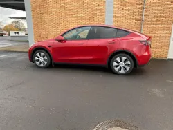 Rot Gebraucht 2022 Tesla Model Y Long Range SUV | 38.500 € (Fairer Preis)