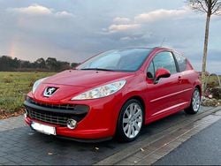 Rot Gebraucht 2009 Peugeot 207 GT Coupé | 3.299 € (Teuer)