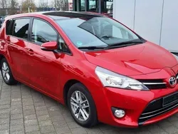Rot Gebraucht 2015 Toyota Verso Skyview Edition Van / Kleinbus | 9.200 € (Fairer Preis)
