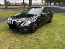 Schwarz Gebraucht 2010 Mercedes E350 Avantgarde Kombi | 8.400 €