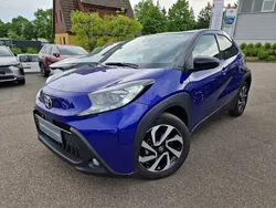 Juniper blue metallic/ night sky black Gebraucht 2024 Toyota Aygo Basis Kleinwagen | 17.490 € (Fairer Preis)