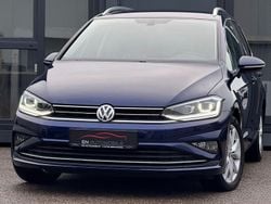 Blau Gebraucht 2018 VW Golf Sportsvan Highline Van / Kleinbus | 16.990 € (Fairer Preis)