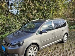 Grau Gebraucht 2011 VW Touran Van / Kleinbus | 6.600 € (Fairer Preis)