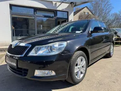 Schwarz Gebraucht 2011 Skoda Octavia Impuls Edition Kombi | 4.888 € (Guter Preis)