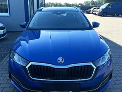 Modra race/race blue Gebraucht 2020 Skoda Octavia First Edition Kombi | 17.480 € (Fairer Preis)