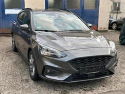 Grau Gebraucht 2020 Ford Focus ST-Line Kombi | 15.190 € (Fairer Preis)