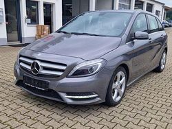 Grau Gebraucht 2014 Mercedes B180 Van / Kleinbus | 10.900 € (Fairer Preis)
