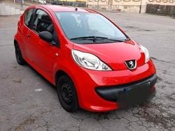 Rot Gebraucht 2008 Peugeot 107 Kleinwagen | 680 € (Guter Preis)