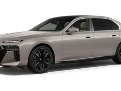 Grau Gebraucht 2024 BMW 740 Comfort Edition Limousine | 113.248 €