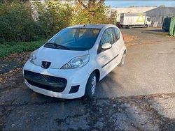 Weiß Gebraucht 2011 Peugeot 107 Kleinwagen | 1.450 € (Guter Preis)