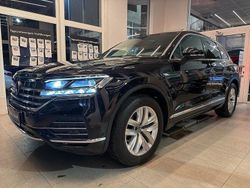 Deep black perleffekt (metallic) Gebraucht 2022 VW Touareg Elegance SUV | 52.950 € (Guter Preis)