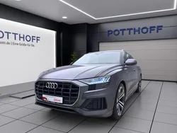 Grau Gebraucht 2021 Audi Q8 S-Line SUV | 65.750 € (Guter Preis)