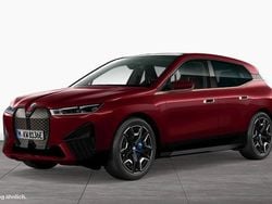 Aventurinrot (metallic) Gebraucht 2021 BMW iX Sport Line SUV | 44.800 € (Etwas zu teuer)