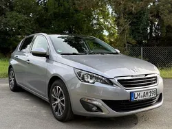 Grau Gebraucht 2015 Peugeot 308 Allure Limousine | 8.900 € (Teuer)