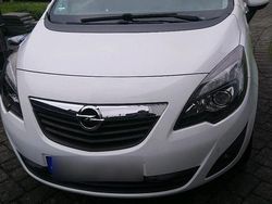 Weiß Gebraucht 2012 Opel Meriva Van / Kleinbus | 7.000 € (Etwas zu teuer)