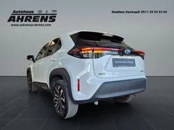 Schneeweiß Gebraucht 2023 Toyota Yaris Cross Team SUV | 24.990 € (Fairer Preis)