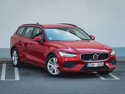 Rot Gebraucht 2022 Volvo V60 Momentum Kombi | 26.990 € (Superpreis)