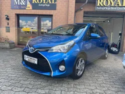 Blau Gebraucht 2015 Toyota Yaris Hybrid Comfort Limousine | 9.600 € (Fairer Preis)