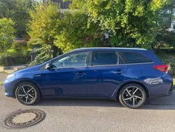 Blau Gebraucht 2018 Toyota Auris Hybrid Team Kombi | 12.980 € (Fairer Preis)