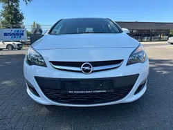 Weiß Gebraucht 2013 Opel Astra Active Limousine | 3.900 € (Guter Preis)