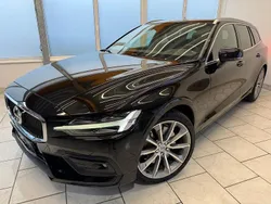 Onyx black / metallic Gebraucht 2019 Volvo V60 Momentum Kombi | 25.450 € (Fairer Preis)