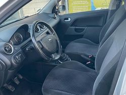 Silber Gebraucht 2005 Ford Fiesta Kleinwagen | 1.000 € (Guter Preis)