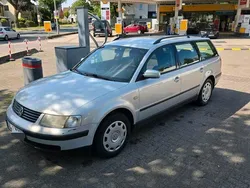 Silber Gebraucht 1998 VW Passat Kombi | 680 €