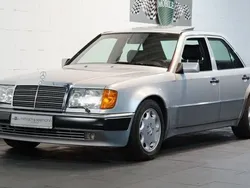 Silber Gebraucht 1991 Mercedes E500 Limousine | 120.000 €