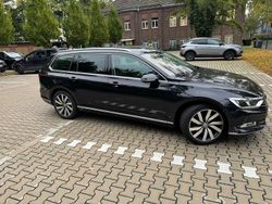 Schwarz Gebraucht 2015 VW Passat Kombi | 22.300 € (Teuer)