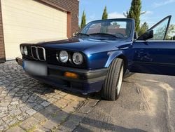 Blau Gebraucht 1992 BMW 318 Cabriolet Performance Cabrio | 14.318 €