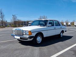 Weiß Gebraucht 1983 Mercedes 200 Limousine | 9.980 €