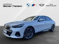 Mineralweiß Gebraucht 2024 BMW 520 M Sport Limousine | 58.694 € (Fairer Preis)