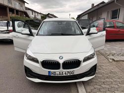 Weiß Gebraucht 2018 BMW 218 Van / Kleinbus | 11.999 € (Guter Preis)