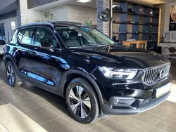 Schwarz black solid stone / solid (metallic) Gebraucht 2021 Volvo XC40 Inscription SUV | 27.500 € (Superpreis)