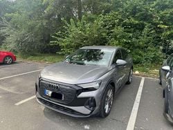 Grau Gebraucht 2023 Audi Q4 e-tron S-Line SUV | 37.000 € (Etwas zu teuer)