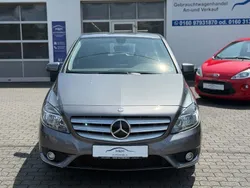 Grau Gebraucht 2014 Mercedes B180 Van / Kleinbus | 13.990 € (Fairer Preis)