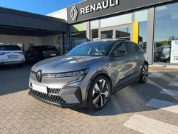 Dolomitgrau, black pearlschwarz metall (metallic) Gebraucht 2023 Renault Mégane Techno Limousine | 28.980 € (Guter Preis)
