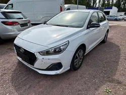 Weiß Gebraucht 2018 Hyundai i30 Passion Limousine | 5.990 € (Fairer Preis)