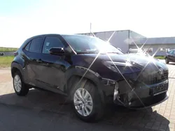 Mysticschwarz mica Gebraucht 2022 Toyota Yaris Hybrid SUV | 23.885 € (Fairer Preis)