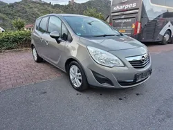 Braun Gebraucht 2011 Opel Meriva Edition Van / Kleinbus | 2.995 € (Guter Preis)