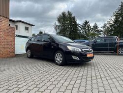 Schwarz Gebraucht 2011 Opel Astra Design Edition Kombi | 4.300 € (Fairer Preis)