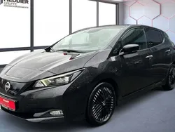 Schwarz metallic Gebraucht 2022 Nissan Leaf Tekna Kleinwagen | 21.690 € (Teuer)