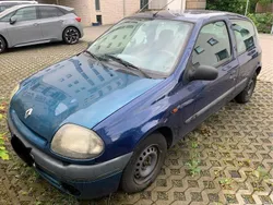 Blau Gebraucht 2001 Renault Clio II Kleinwagen | 600 €