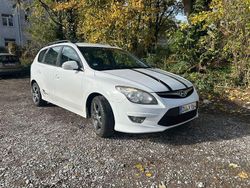 Weiß Gebraucht 2011 Hyundai i30 Kombi | 2.999 € (Guter Preis)