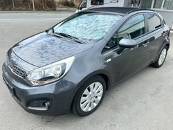Grau Gebraucht 2013 Kia Rio Limousine | 6.250 € (Etwas zu teuer)